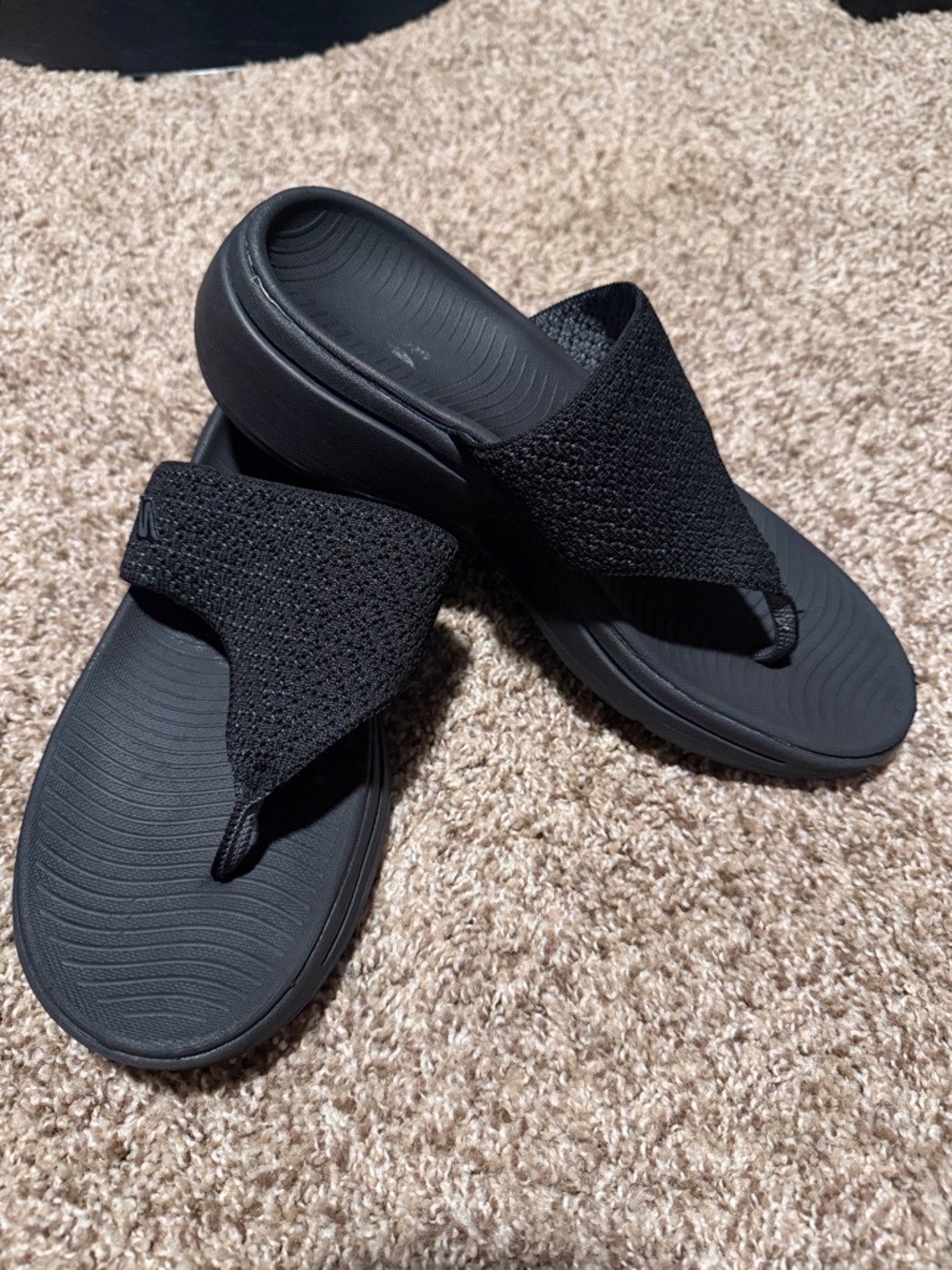 Skechers Archfit black stretch flip-flops (9) - EUC!